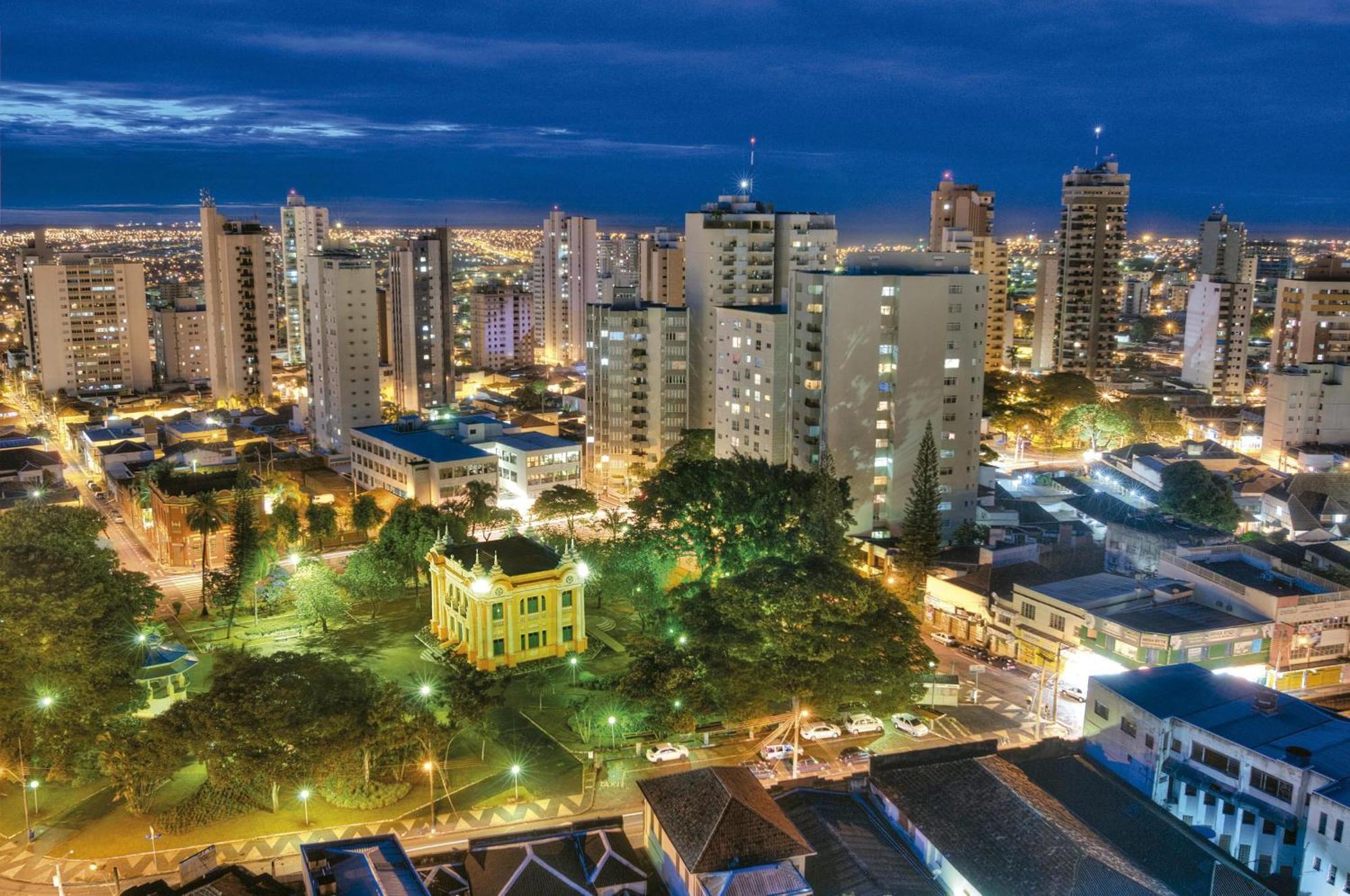 Loft Familiar Br-Aeroporto 21 Hotel Uberlandia Exterior photo